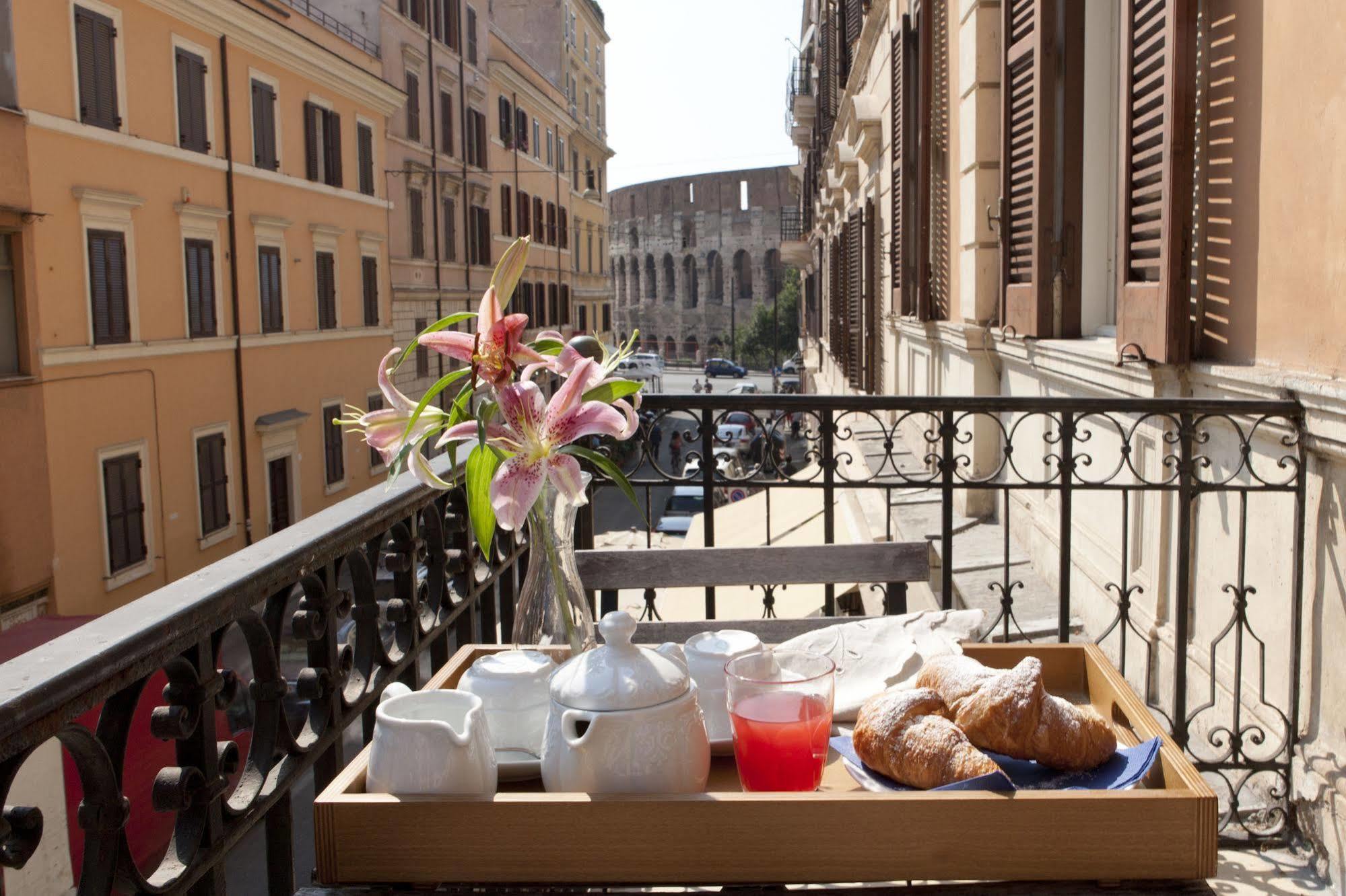 B&B Santi Quattro Al Colosseo Roma Exterior foto